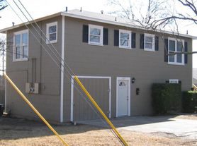 1617 Live Oak A-B