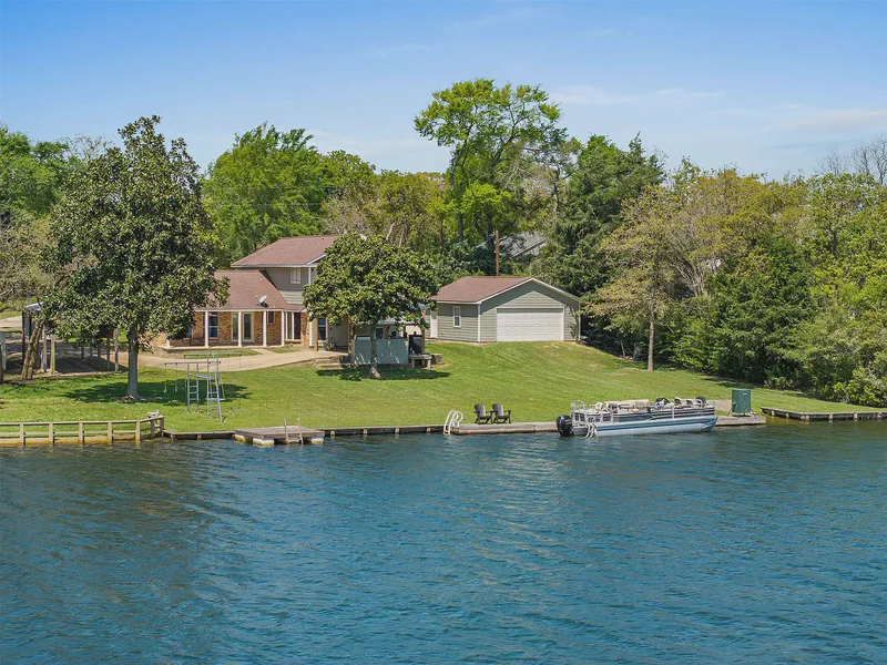 43 Lakeland Dr